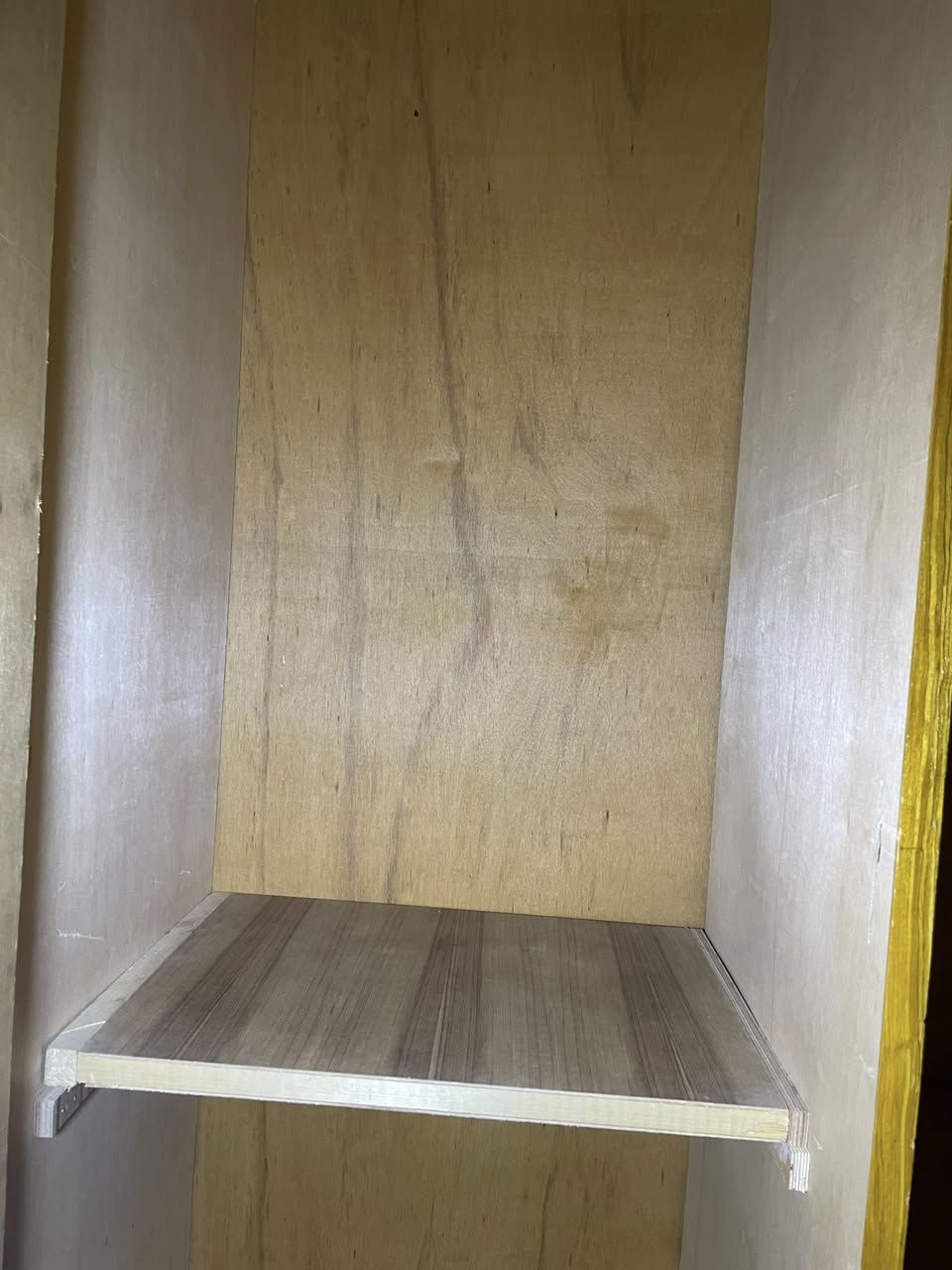 كنتور جديد مالي شي بس اليدة مشلوعة تتبدل ١٠٠٠ دينار السعر ٢٠٠ الف والله العظيم جديد المكان الثعالبة والرقم *********** راسلني واتساب وادزلك الوكيشن
