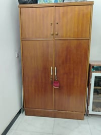 كنتور نظيف • جرباية خشب • ميز أبيض