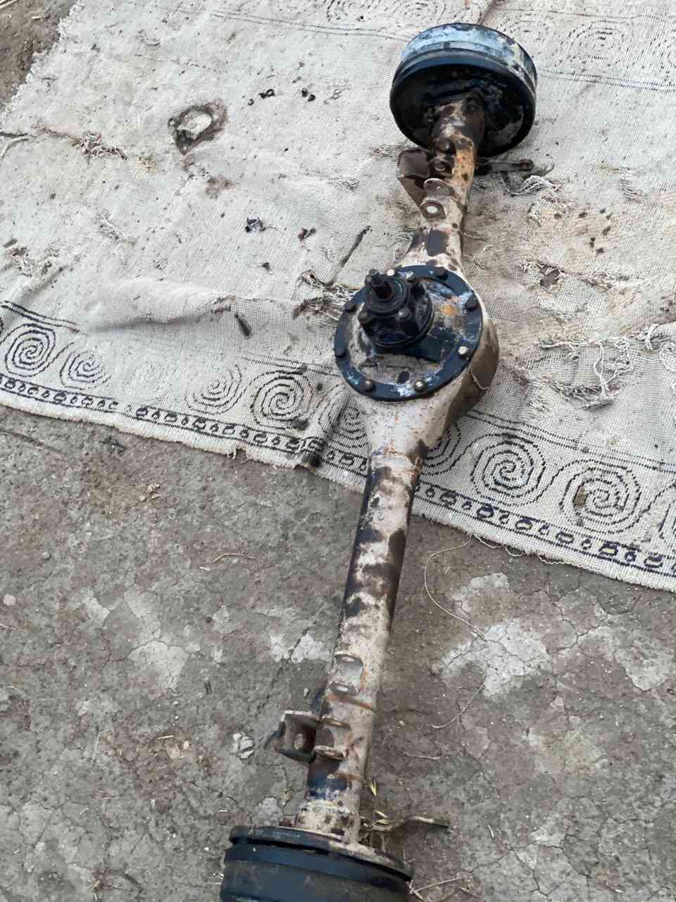 سلام عليكم كسن لطش للبيع بي لحيم شويه ما بي شي سعر 70 وبي مجال قليل المكان البصره القرنه وهاذ رقمي ***********
