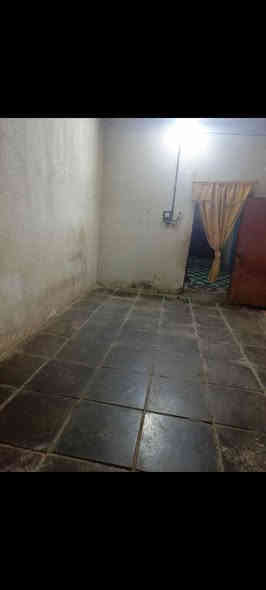 سلام عليكم بيت زراعي مساحه 350 يتكون من غرف العدد 3ثنين داخليات وحده خارجيه ودوانيه وصالات ثنين ومطبخ وصحيات منفرده ستاره مابي  مااء ومجاري وكهرباء  مكان ناصريه نزله لبوابه القديمه حولي جديد خلف حسينيه ال مرتضى  سعر 50بي مجال
 الانتصال على صاحب البيت ***********0
***********
