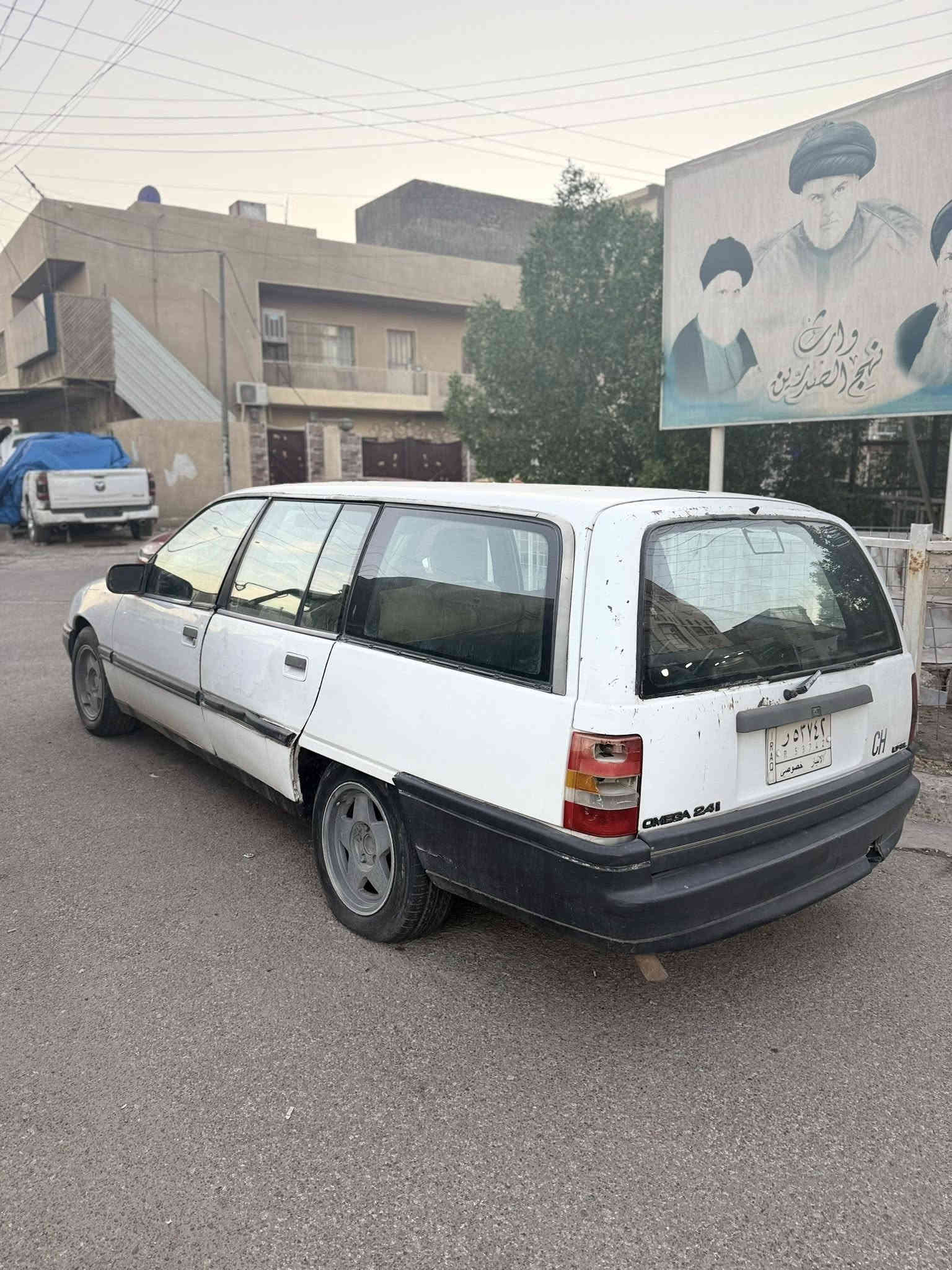 السلام عليكم 
اوبل اوميكا  
رقم أنبار بأسمنه 
مكينه كايمه كير اوتماتيك 
صدر امامي خلفي نضيف 
كهربائيات كلها شغاله 
قواعد دبل سليمات 
السعر ١١ ورقه قفل 
مكاني بغداد حي العامل
 ‭٠٧٧٧ ٦٧١ ٤٠٧١‬
