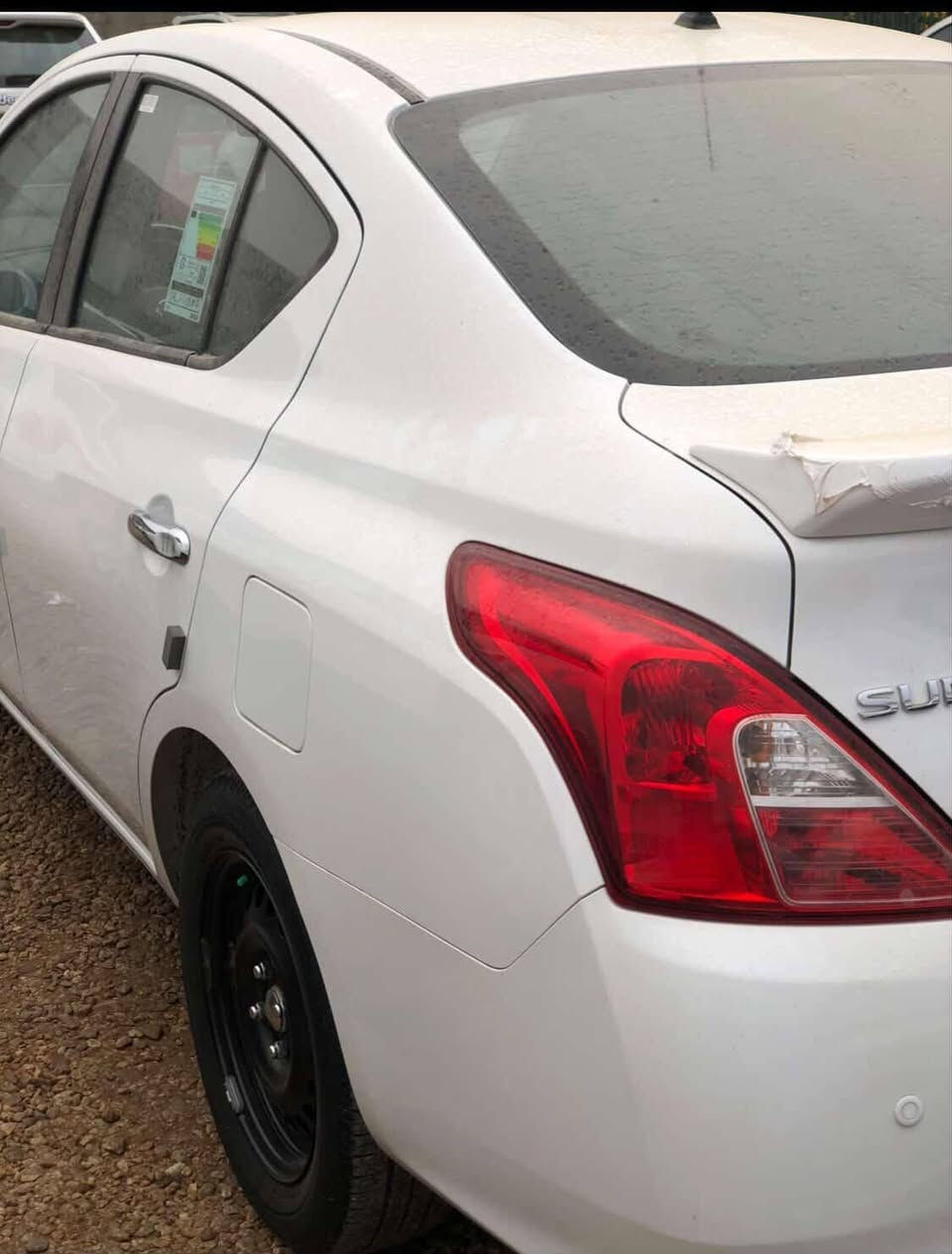 السلام عليكم نيسان سني هندي أصل 
موديل 21 
السياره وضع الشركة ماشيه 40الف 
رقم بغداد الجديد بسمي 
السياره كفاله ضربه وصبغ وبارد 
بيها فقط حالوب بسيط جداً 
كير ومحرك وضع الشركة 
مكان السياره بابل المركز 
السعر 118 
***********
