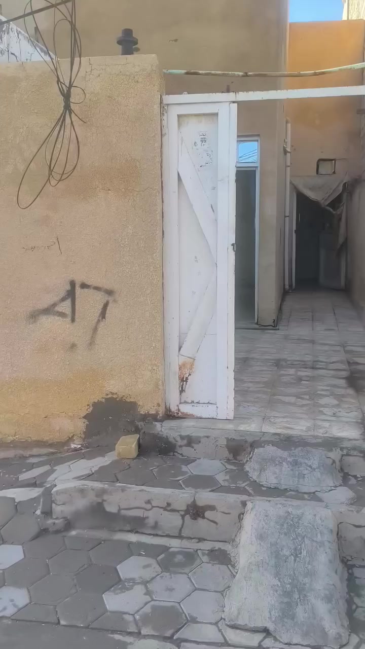 بيت لليجار
سلام عليكم 

عدي بيت لليجار حي الوفاء مقابيل البانزين خانه ١٠٠متر 

سعر اليجار ٣٠٠ ماي وكهرباء علينه
*********** اي ستفسار اتصل
