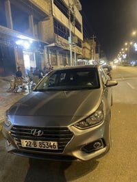 اكسنت 2021للبيع سياره كلين مكفوله من الحادث والصبغ بيها طخات بسيطه ماش...