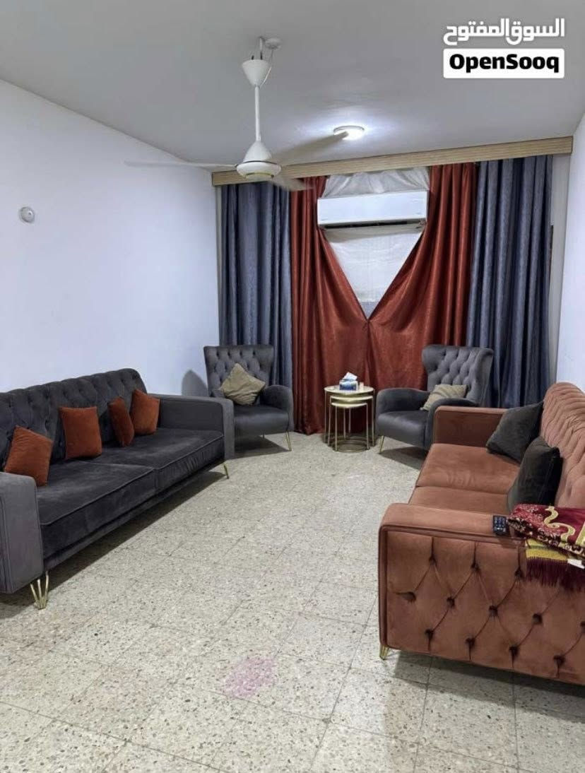 🏡 شقة للبيع – السيدية / شارع الخيزران الرئيسي
شقة مميزة للبيع بموقع حيوي ومطلّة مباشرة على شارع الخيزران الرئيسي  
📍 مقابل جامعة الشعب  
📐 المساحة: 120 متر  
🏢 الطابق الثاني

تتكون الشقة من:
• 3 غرف نوم  
• صالة كبيرة  
• مطبخ  
• حمام

💰 السعر: 160 مليون دينار عراقي

📞 للاستفسار:
***********  
أبو اسكندر
