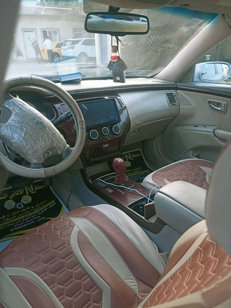 مستعجل على بيعتها كلش 
ازيرا 2008 مصبوغه عام اثر جراد 

رقم بغداد نكليزي تتحول وين ماجان بأسمي  تحويل ثاني يوم. تخم تاير جديد 
مكينه كير جدد كفاله 

كهربائيات شغاله 
حداديه 90%
تبريد ثلج 
شلعتها تشك الكاع 

6 سلندر مكينه 2700 المرغوب 

السعر 80وبيها مجال بسيط 

مكان سوق الشيوخ 
***********
