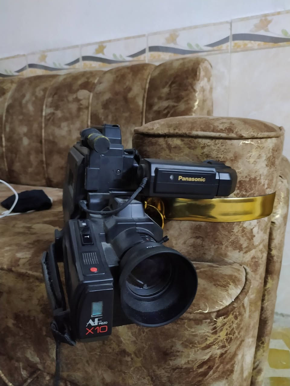 كامرة فديو كاسيت VHSنوع بانسونك ياباني انتاج التسعينات تعتبر تحفه لاصحاب الاستديو على وضعها تباع للاتصال وات ساب ***********..السعر قيمها وأخذها اعلى تقيم تباع التوصيل مجاني بعد المعاينه
