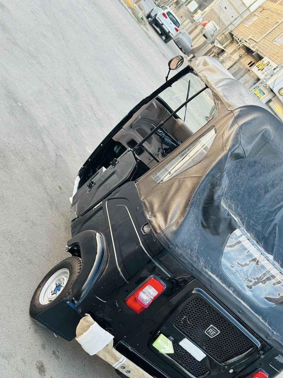 سلام عليكم تكتك البيع موديل ٢٣ شهر١١ مضلع  مرقم لوحات نكليزي رقم بصره بسمي مداور بل ناصريه  كفاله عامه مكينه وكشر تكتك جاهزه  تاير جبل جديد لاصلي مكاني ذي قار قضاه الغراف رقم ***********
