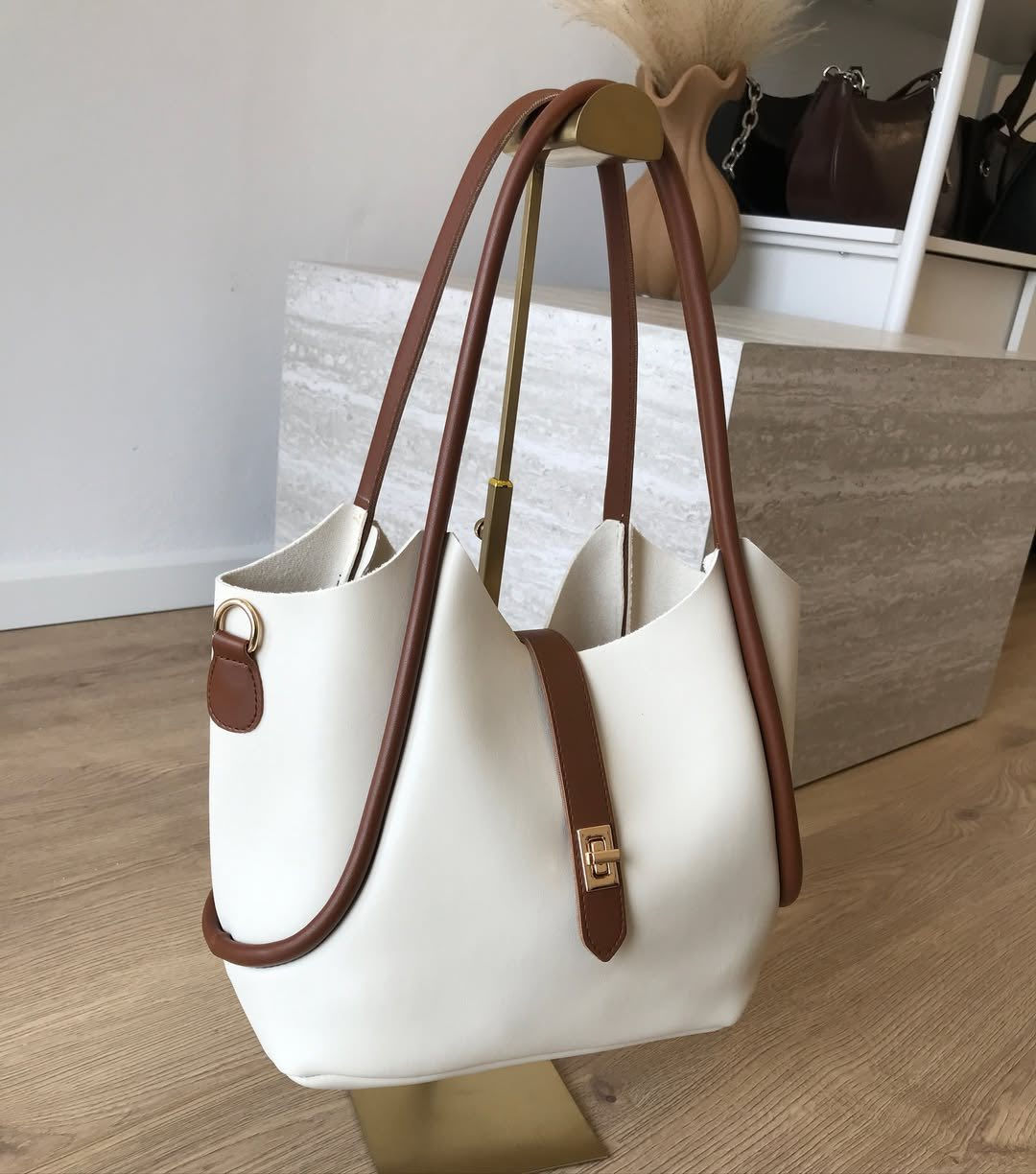 حجز للراتب متوفر يوصلج 4/1
السعر 10
سير طويل+سير مسكة
جزدان 
حجم وسط

جلد طري


**إذا كنت صاحب هذا الإعلان وتريد حذفه لأي سبب، رجاءا أرسل رسالة إلى الدعم الفني**