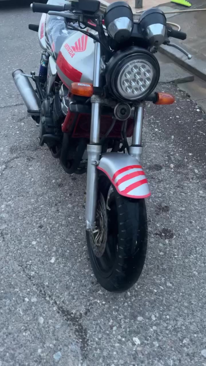 بطحه cb400 نضيفه مكينه مفتوح كور فقط لاصرف لادخان لاتبخير حلوه حيل مال جناي مكاني اربيل ***********
