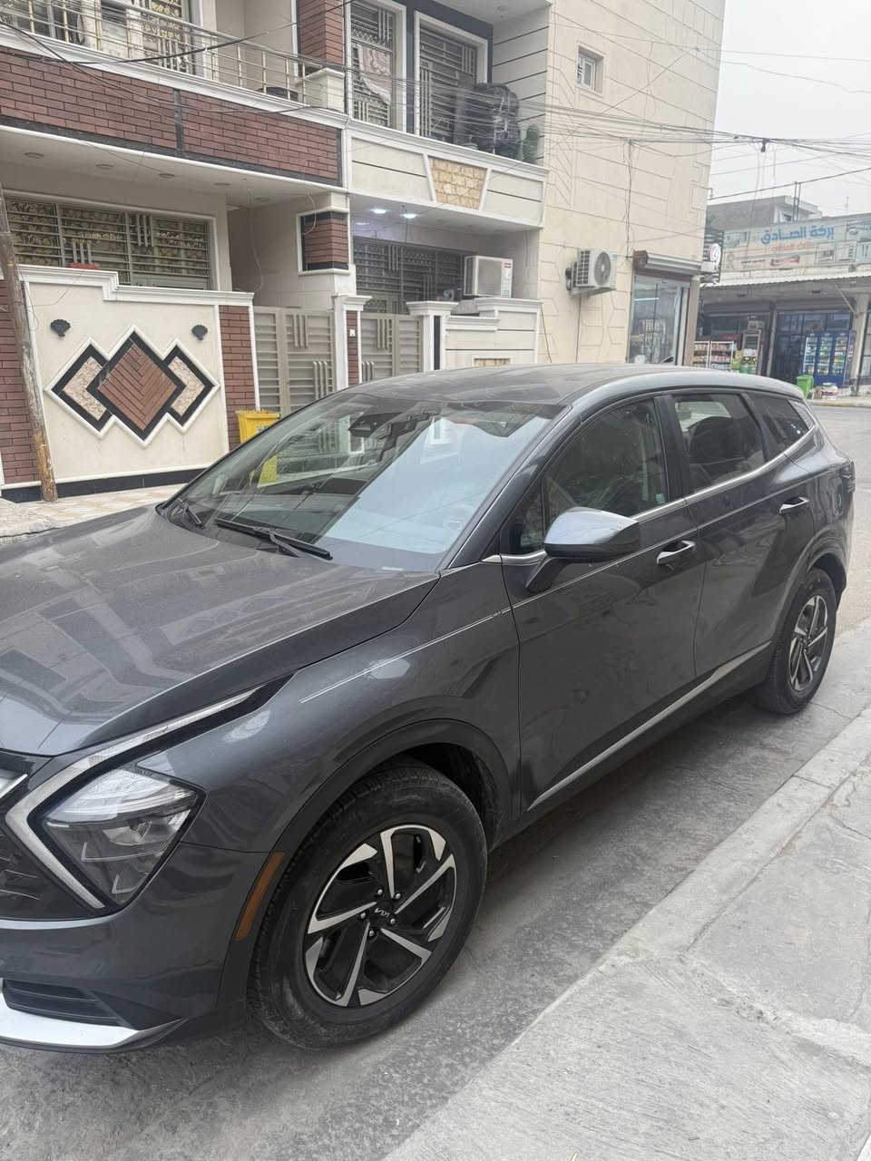 سبورتج LX 2023 
1. ماشي فقط 35 الف كيلو 
 2. محرك 1.6 هايبرد تيربو  – 4 سلندر
 3.ناقل حركة أوتوماتيك 8 سرعات
 4.دفع أمامي (FWD)
 5.رادار امامي + أنظمة أمان حديثة
 6.تدفئة للمقاعد (الكشنات).
7. شاشة وسطية كبيرة + بلوتوث + Apple CarPlay / Android Auto
8.الكير ماوس
9.حساسات أمامية وخلفية
 10.شنطة واسعة + مقاعد خلفية قابلة للطي
 11.جنوط ألمنيوم وتخم تاير جديد 
السعر                   200$ و بي مجال بسيط 
للتواصل *********** واتساب 

الحادث تبديل قبق جنطه و صور مرفوقه ب المنشور 
مكاني بغداد بغداد الجديده
