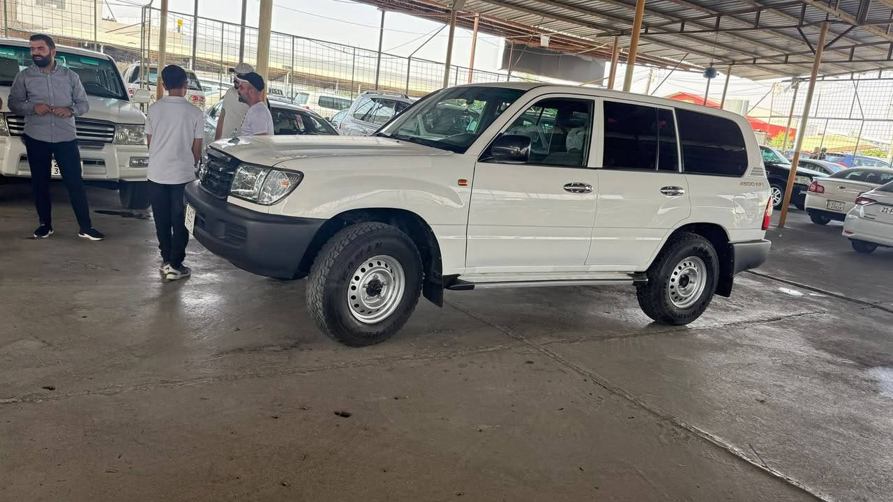 السلام عليكم 
تحية طيبة 
من رخصة الادمن 
لاند كروز 
2001 
مواصفات قطري  
سبير ليورة 
تبريد تدفئة  شغالة 
صدر جديد 
مشط ستيرن جديد 
باور جديد 
داخل جديدة 
عليها دبل دوشمة  ارضية وكشنات وجوة الدوشمة كشناتها البلادية 
عنبار جديد  
عليها ادامة كاملة من بلكات نوزلات مجاول  كلشي جاهز بيها 
السيارة بيها صبغ مال ليبل  داير حبل وبيها صبغ التكم 
بدون اي خياس ولا ضربة 
رقم سليمانية رقم مميز 
تحويل ثاني يوم او وكالة 
سنوية 2030 هزة بعدلها 9 اشهر وتخلص  
مكاني بغداد الكرادة او زيونة
***********
