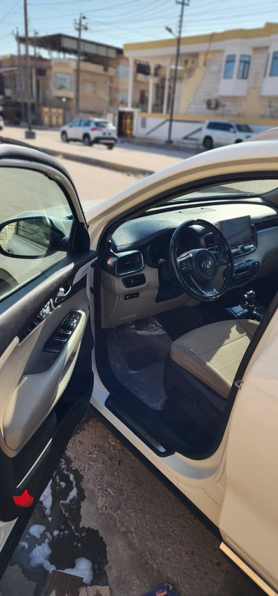 /سورنتو موديل ١٨ مكفوله بيهه بارده اربع اصابع مأشر ٦ سلندر مكينه كير مامفتوح السياره اربيل منتهيه السنويه مكان البصره *********** السعر ٢٣٨
