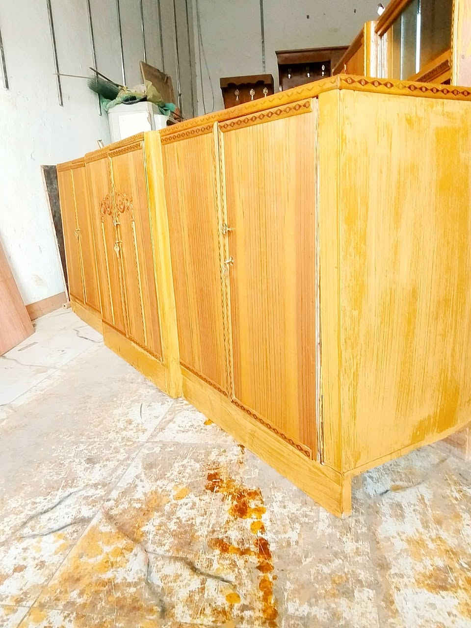 بوفيه نضد مستعمله مترين ونص تسكام للبيع مكاني الشوملي ويوجد خدمة توصيل ***********
