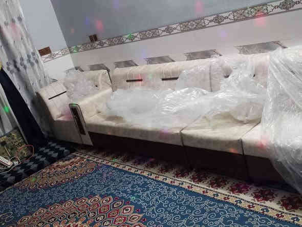 سلام عليكم تخم للبيع  10نفرات ولا واحد كاعد بي جديد من محل للبيت يعني ما مستخدم ابد ويا 3مخدات وطبله وحده  مكاني الحمزه الشرقي سعر 400 الف وبي مجال  
رقمي ***********
