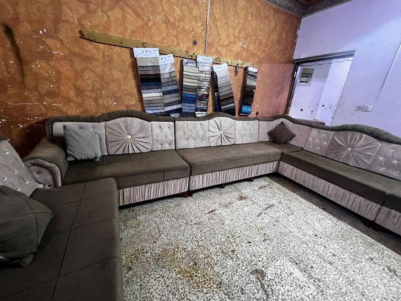 ديوان 10امتار مابي اي عيب حيل نضيف 
خشب ثقيل السعر 
200


**إذا كنت صاحب هذا الإعلان وتريد حذفه لأي سبب، رجاءا أرسل رسالة إلى الدعم الفني**