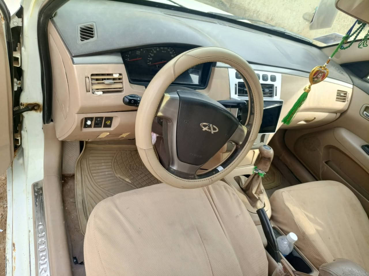 السلام عليكم ورحمه الله وبركاته سيارة شيري A5 موديل 2013  السعر 35 وبيه مجال للاستفسار أكثر الاتصال ع رقم *********** مكفولة من الضربة والعيب الشرعي مكان الرميثة
