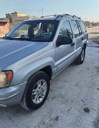 جيب شيروكي سعر 55 وبيه مجال موديل  2000 السياره مصبوغه عوزهه بوليش ضرب...