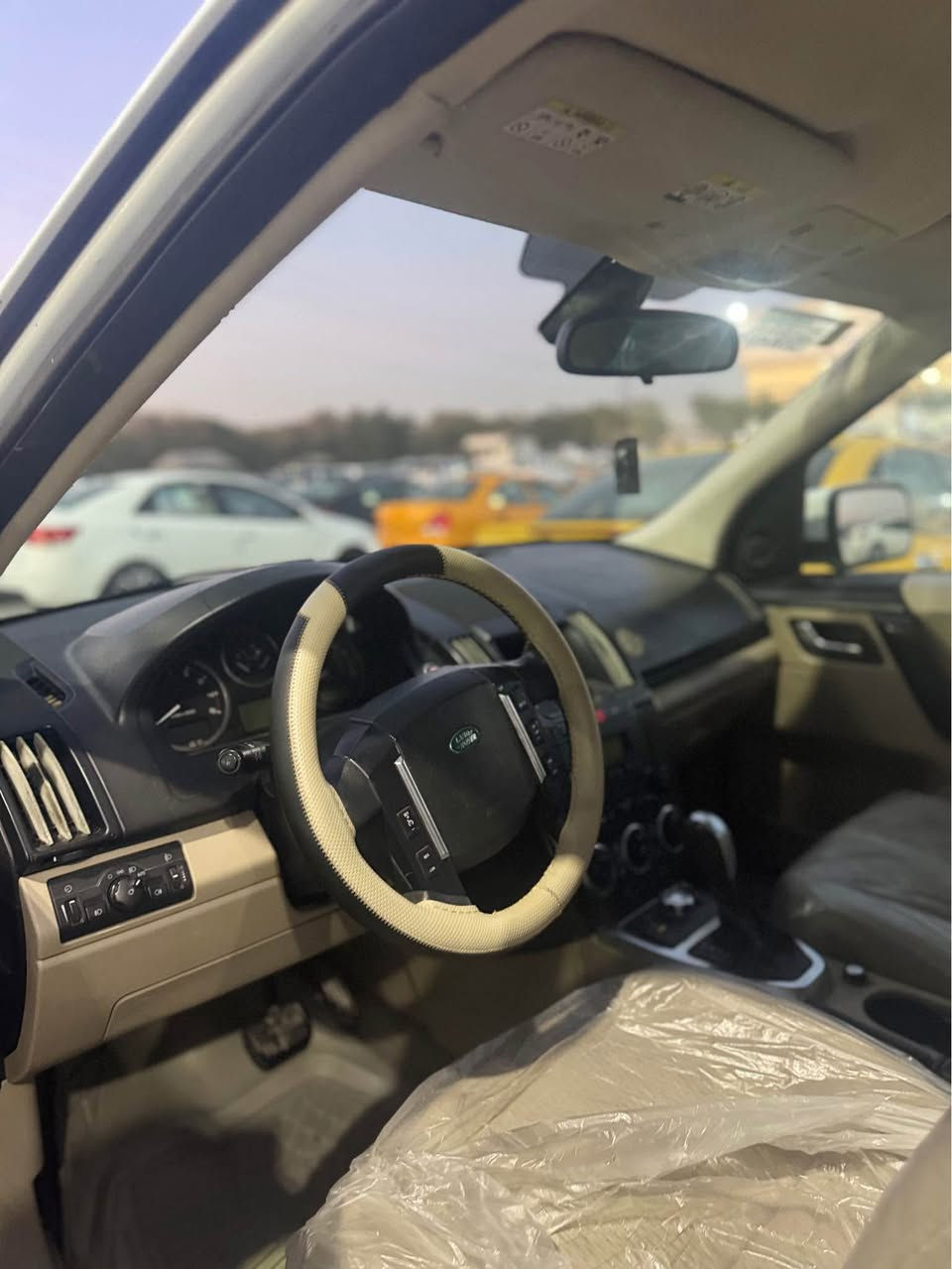 لاندڕۆڤەر 2012 دوو پەڵە بۆیاخی هەیە سەیارەکە نمونەیە چوار تایەی لۆک سەدر و گێڕ و مەکینە و کارەبای و سەوت بەشەرت 
ناونیشان کەلار
*********** كالار, السليمانية
