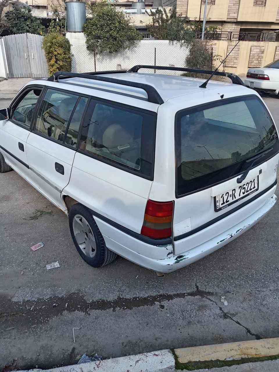 سلام عليكم اوبل استر 1992 بيها سلايت
رقم نينوئ انكليزي جديد بيها كابون بانزين 

مكينة مال كصة شرط كير شرط بدون ضرر بدون صبغ بس دواير + دوسات شرط التحويل سياره بسمي السعر الاتصال على الرقم الموبايل ***********
***********
