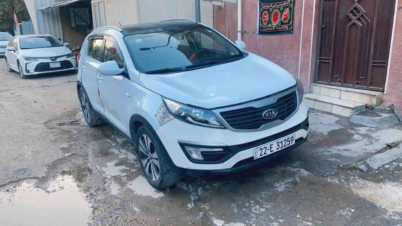 سلام عليكم كيا سبورتج ١٤ خليجي ماشية ٢٦٠  مكفولة كير مكينة تبريد صدر  عندي وكالة بيها  وناشر حادث و السونر  للمراوس وي سبورتج ٢٠ امريكي او ٢٢ واطي فرق 
الوزيرية شارع مغرب   او البيع ١٣٠ وبيها مجال بسيط 
***********
