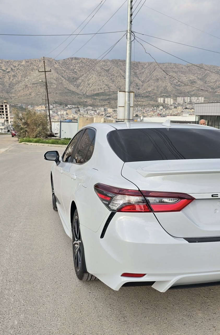 تويوتا كامري SE 2024 - مواصفات أمريكية 🚗
• الموديل (مودێل): 2024
• اللون (رەنگ): سمنتي (Cement) - داخل كريمي ملكي.
• الحالة (رەوش): بدون صبغ حتى دعاميات  بێ سبغ ، بێ ئەیرباگ (ارباك سليم 100%).
• المسافة المقطوعة (مەشی): 47 ألف فقط.
• الإطارات (تاێرە): طقم إطارات جديد سفر .
• الرقم (رقم): بدون رقم (تترقم شمالي: دهوك، أربيل، سليمانية).
• الدخول (دخلة): دخول إبراهيم الخليل.
⚠️ السيارة غير مخرجة (بدون رقم)، وباقي لها 3 أشهر مهلة للتسجيل (الترقيم).
(ترومبێل نەیا خروج کریە و ٣ هەیڤێن دی یێن دگەلدا بۆ ژمارەکرنێ بێ کێشە).

✅ السيارة بحالة الوكالة، نظيفة جداً من الداخل والخارج.
✅ لا تحتاج إلى أي مصاريف (بێ مەسرەف).
💰 السعر (بها): 225 💲
📍 الموقع (ناڤونیشان): دهوك
📞 🟣 🟢 للتواصل (پەیوەندی): ***********

