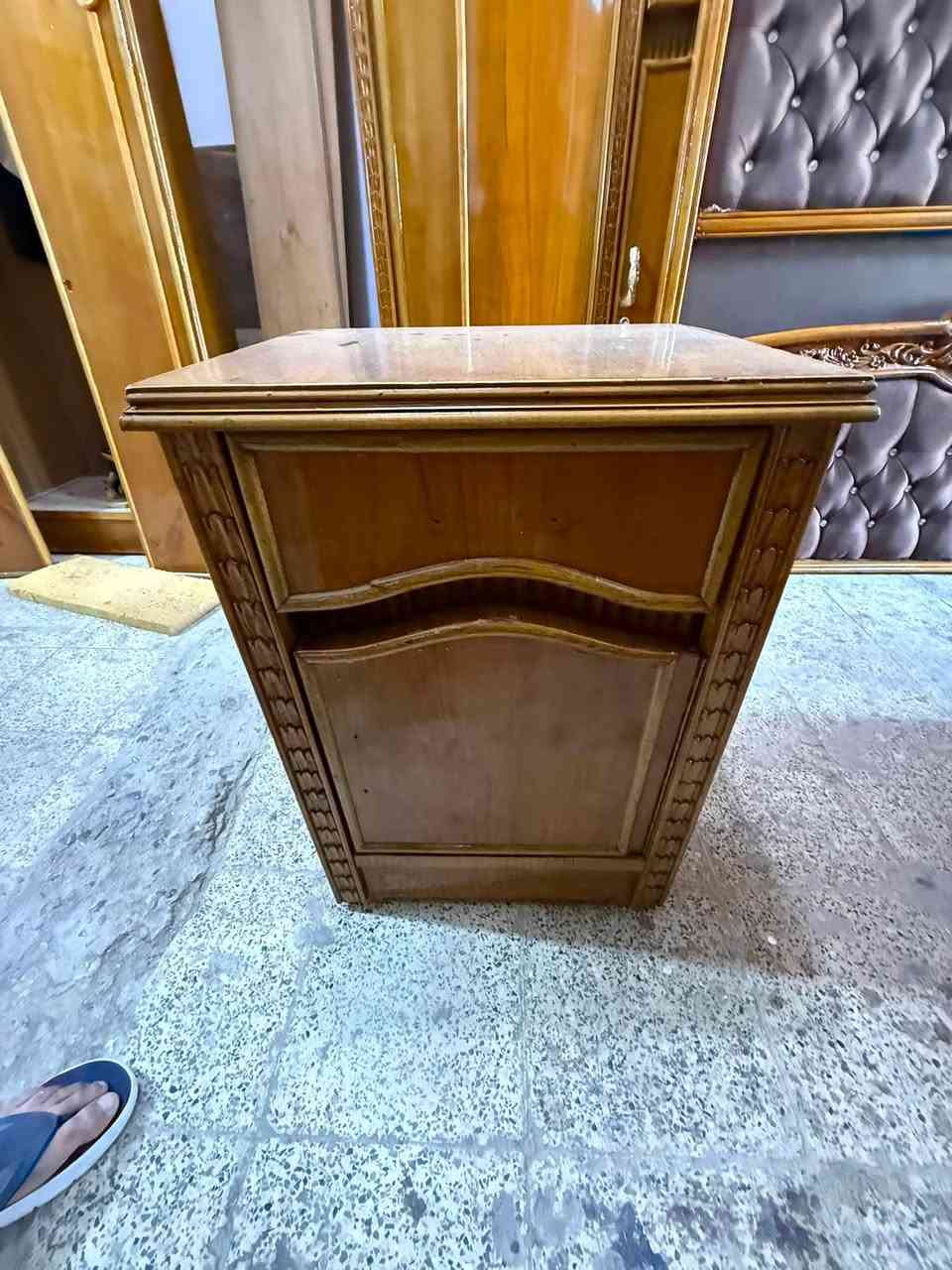 السلام عليكم 
غرفة عراقية داخل خارج صاج العگال والفرش بلوك والغرفة نظيفة حيل كما موضح لكم بالصورة النقش زان دوشمة او الزواية كنتورية بأرتفاع الكنتور اي استفسار على الخاص او واتساب ***********

