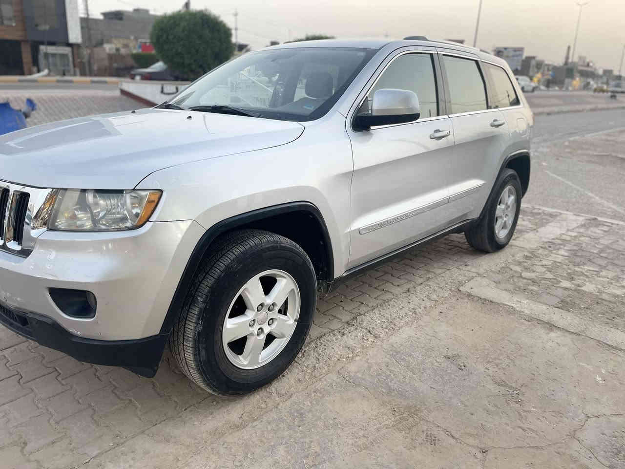 سلام عليكم
جيب لاريدو 2011 رقم سليمانيه محرك 3600 
صبغ باب الجنطه قليل  
وباب الخلفي جهت اليسار مفتوح البراغي بي بارد 
داخله كلين مواصفا عاديه 
محرك تبريد كير كاردن حداديه بحاله جيده ادامه كامله عل سياره منضومة بانزين كامله جديده  تخم تاير جديد 
شرط السونار والصور نفس السياره
السعر 163
***********
