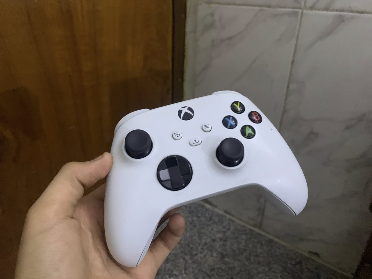 السلام عليكم اكس بوكس سيريس اس للبيع مع كافت ملحقاته وكارتونته موجوده ومستخدم فتره قصيره سعر 400 وبي مجال للتواصل 
***********
