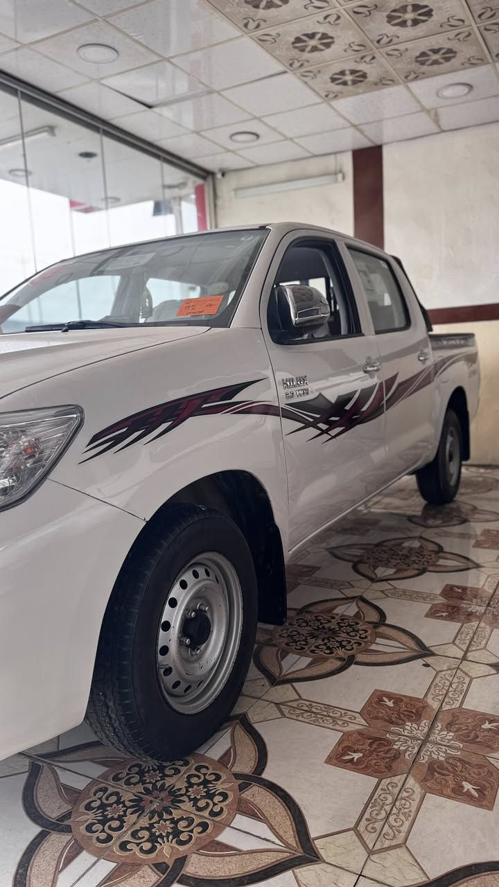 السلام عليكم بيكم 2014 كير عادي رقم مميز ابيعها هيه والرقم السياره كفاله عامه بس بارد بيها من الخلف جوه البك لايت فقطط بكل السياره ماشيه 120 الف فقط مشي حقيقي مواصفاتها معروفه والصور واضحه 
بيع او مراوس حسب القناعه 
السياره احلى من الصور بهواي كلش نصبتها حلوه ومابيها شخوط ولا رصعات ولا بارد كلشي مابيها 
مكان السياره صلاح الدين قضاء بلد 
***********
***********
