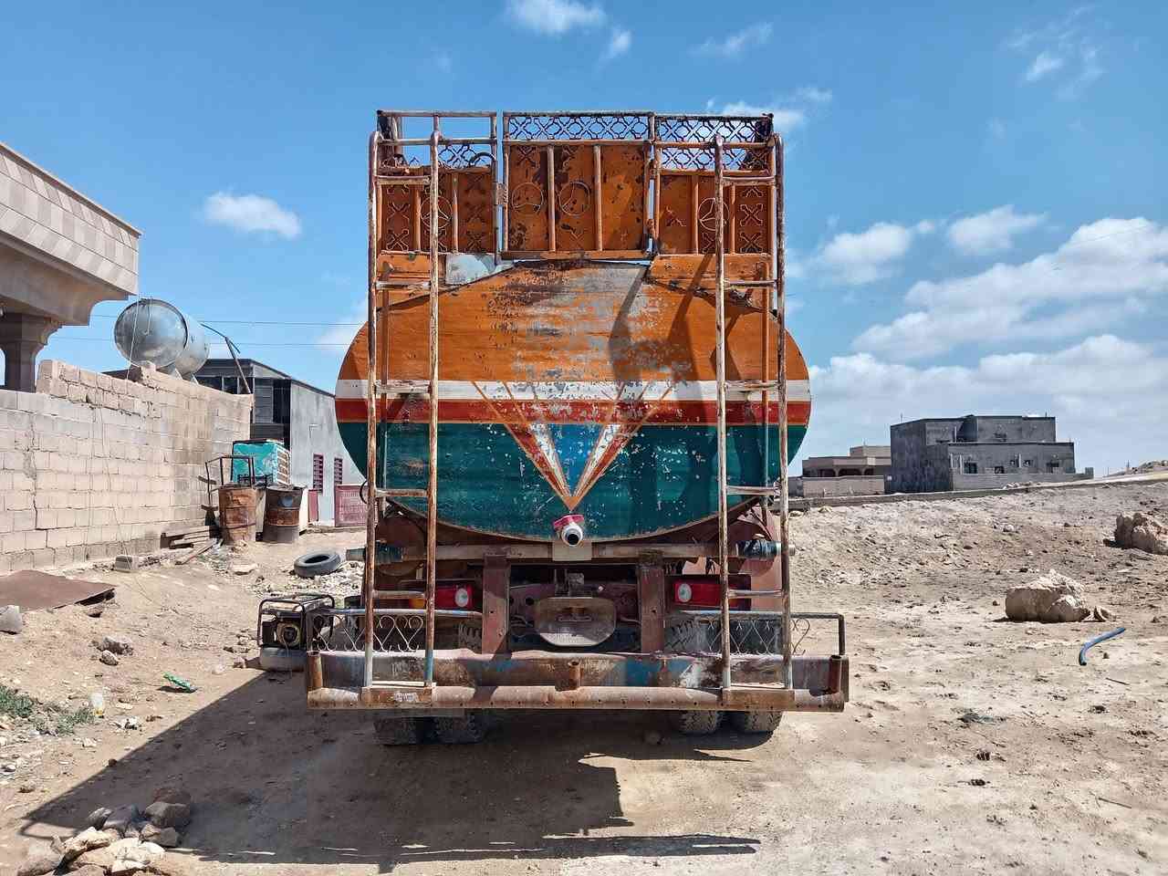 سلام عليكم ورحمة الله وبركاتة
للبيع تانكي قجم جديد قواطع جدد كاعيه جديده ياخذ 60ابرميل العنوان الانبار القائم ***********
