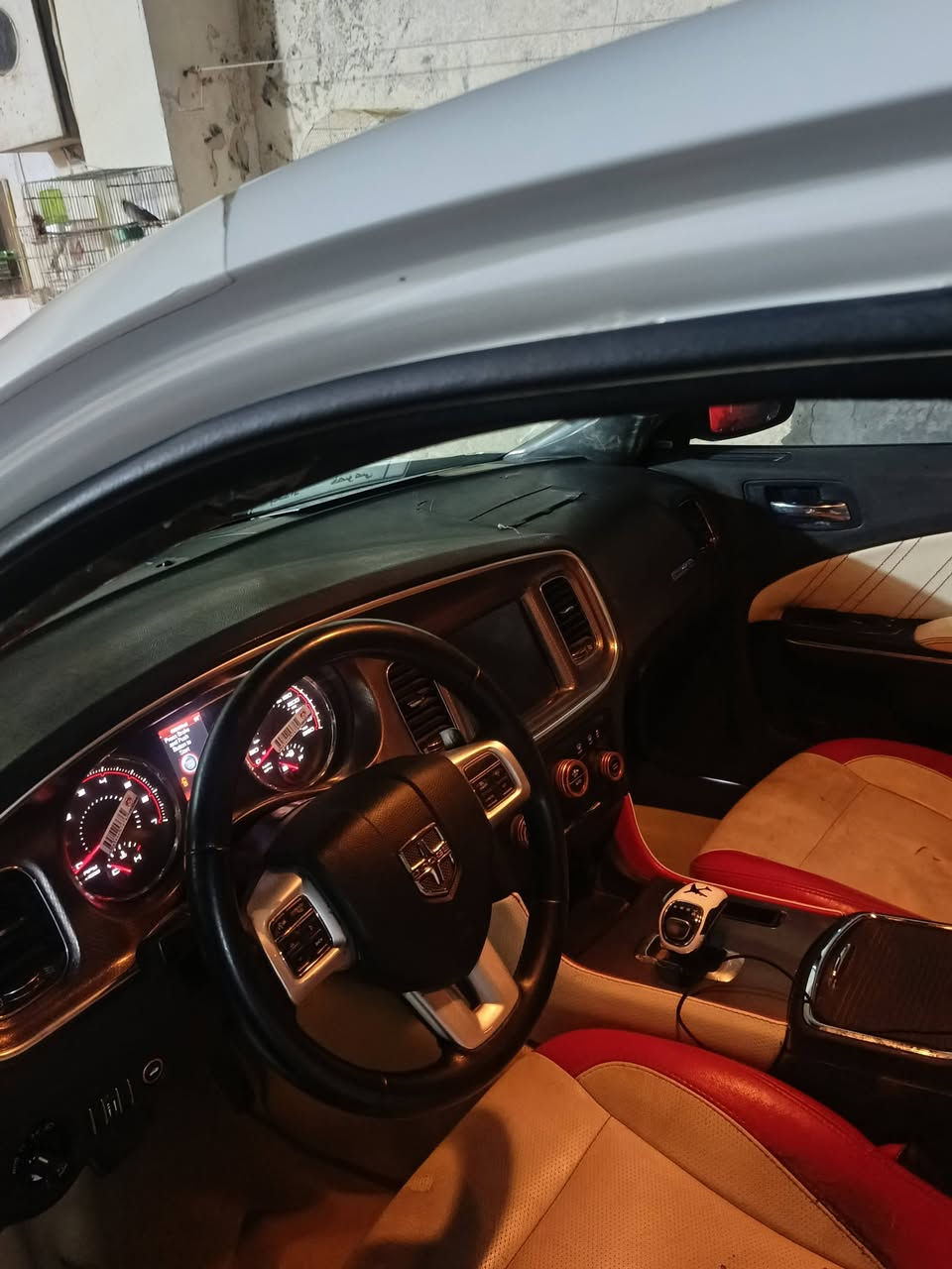 سلام عليكم اخوان دوج تشارجر للبيع 2013  ابيض السياره خليجي فتحه بانوراما داخل احمر. گير طياره وباقي المواصفات معروفه رقم بغداد  السياره حادثه بنيد وجاملغات اثنين تبديل نفس اللون مكان السياره بغداد المحموديه السعر 160 وبيه مجال هذا رقم صاحب السياره اخوان اني مكلف بالنشر ***********
