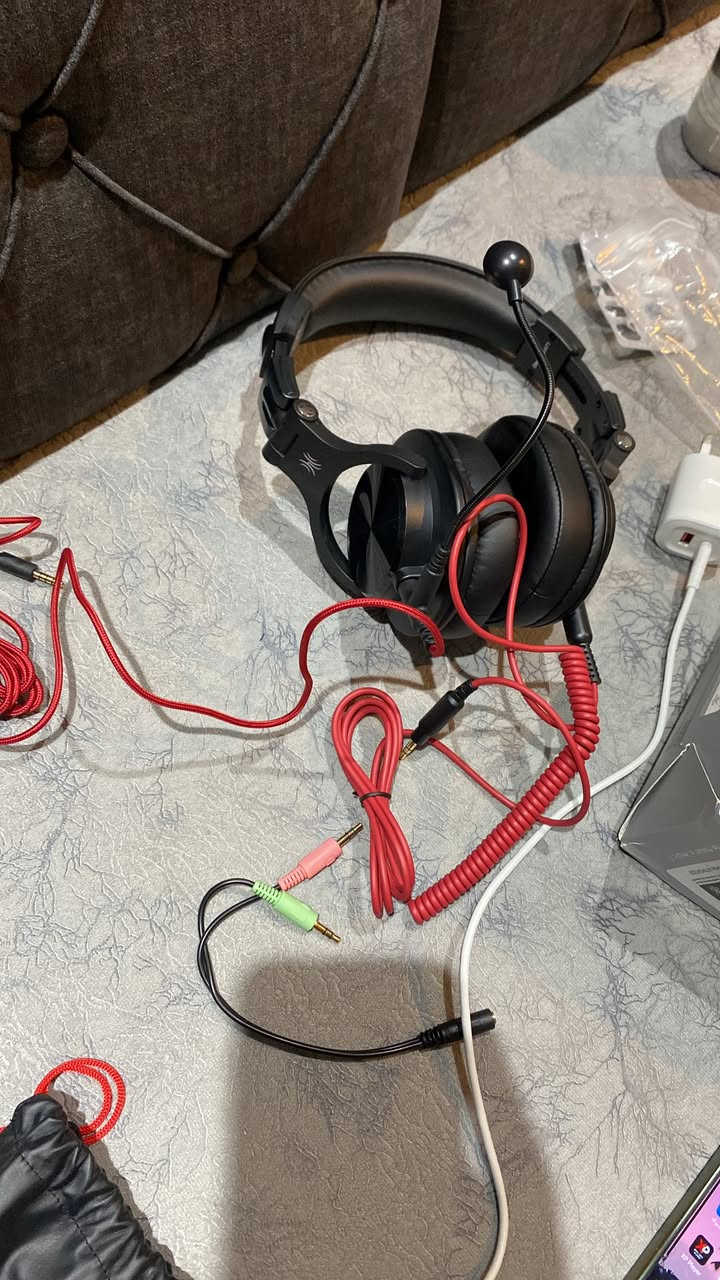 اخوان هيدفون احترافي كلش راقي غير مستخدم سعره ٦٠ ألف وبي مجال للشراي راسلني واتس  إذا اتريده *********** غير متواجد على الماسنجر
