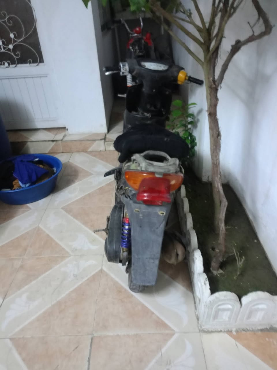 للبيع فرخ لكزز معمر فوك و جوه قبل سبوع ماطور يعني مكينه فول تحركيه و معدل شرط يكمز من جواك بي معدل نار كزوز جديد درع مابي اي شي حلو موجود بس صفحه و ترايش مابي فقط ماطور تايرات بدلت جديد يعني كلو مبدلت جديد كلو مكينه دمعه سعر 150 ويرهم مراوس ويا اي شي مكاني موصل حي بكر يم جامع البديع


**إذا كنت صاحب هذا الإعلان وتريد حذفه لأي سبب، رجاءا أرسل رسالة إلى الدعم الفني**