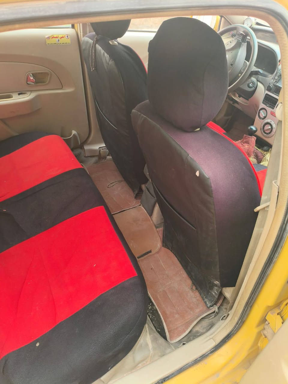 السلام عليكم ورحمة الله وبركاتة سياره شيري 2011سنوية عضم عاج تنتهي 2027السعر 20ورقه محرك كير فكر 1600شغال جاهز الاستفسار رقم الهاتف ***********----الرقم الثاني ***********
