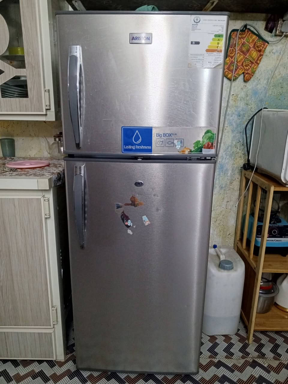 سلام عليكم ثلاجه نضيفه كلش للبيع ***********
