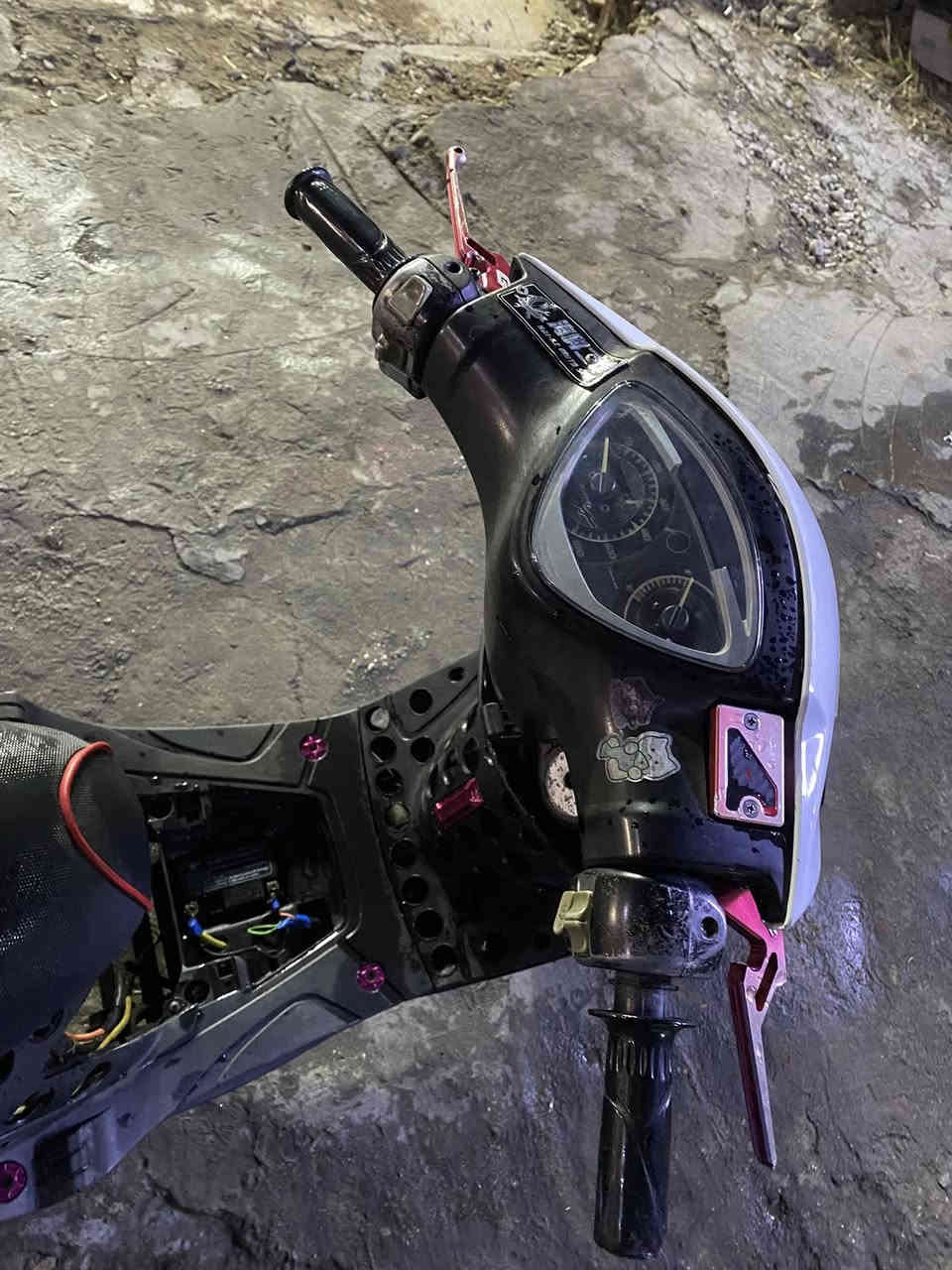 ماكس عدلة بوشة 63 

كور بصمة حجرة 66- 63 ولفات جيسو كامشفت دجة عالية

رولة 600 مدوره 

اكسل 14 رياضي 

اويل بم رياضي 

صدر قزم

شيال راجع كرزي 4 اصابع

دبل خلفي قزم 

كفر اصلي 

فلاوين ضربة نار طويلة عقل مفتوح سرعة 

ويالة مشيف اصلي تايرات جلاتين تخم 

صالنصة V8 قطعة وحده بالعراق صوتها طرب 

الدراجة هاون تشك الكاع تجي تفحص تقتنع تاخذها وتروح 

باقي التفاصيل الاتصال علة رقم او واتساب ***********. 

الي يدور دراجة مال موتة لا يوصلني 

  

مكاني بغداد الحرية شارع زين العابدين 

❤️‍🔥
