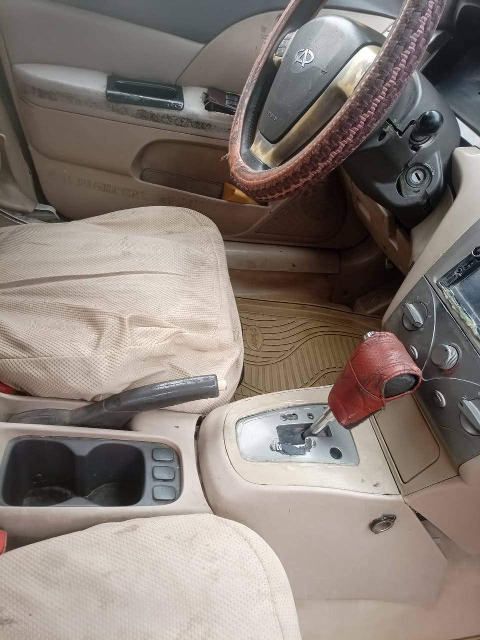 سلام عليكم ورحمة الله وبركاته شباب شيري للبيع موديل ١١كامله مابيهة نقص مكانهة بغداد الامين مصفرة هيئة وغرامات السياره باسمة يحول ثاني يوم ‏‪***********‬‏ هذ رقم صاحب السيارة
شباب اني مكلف بل نشر اكرر اني مكلف بل نشر
