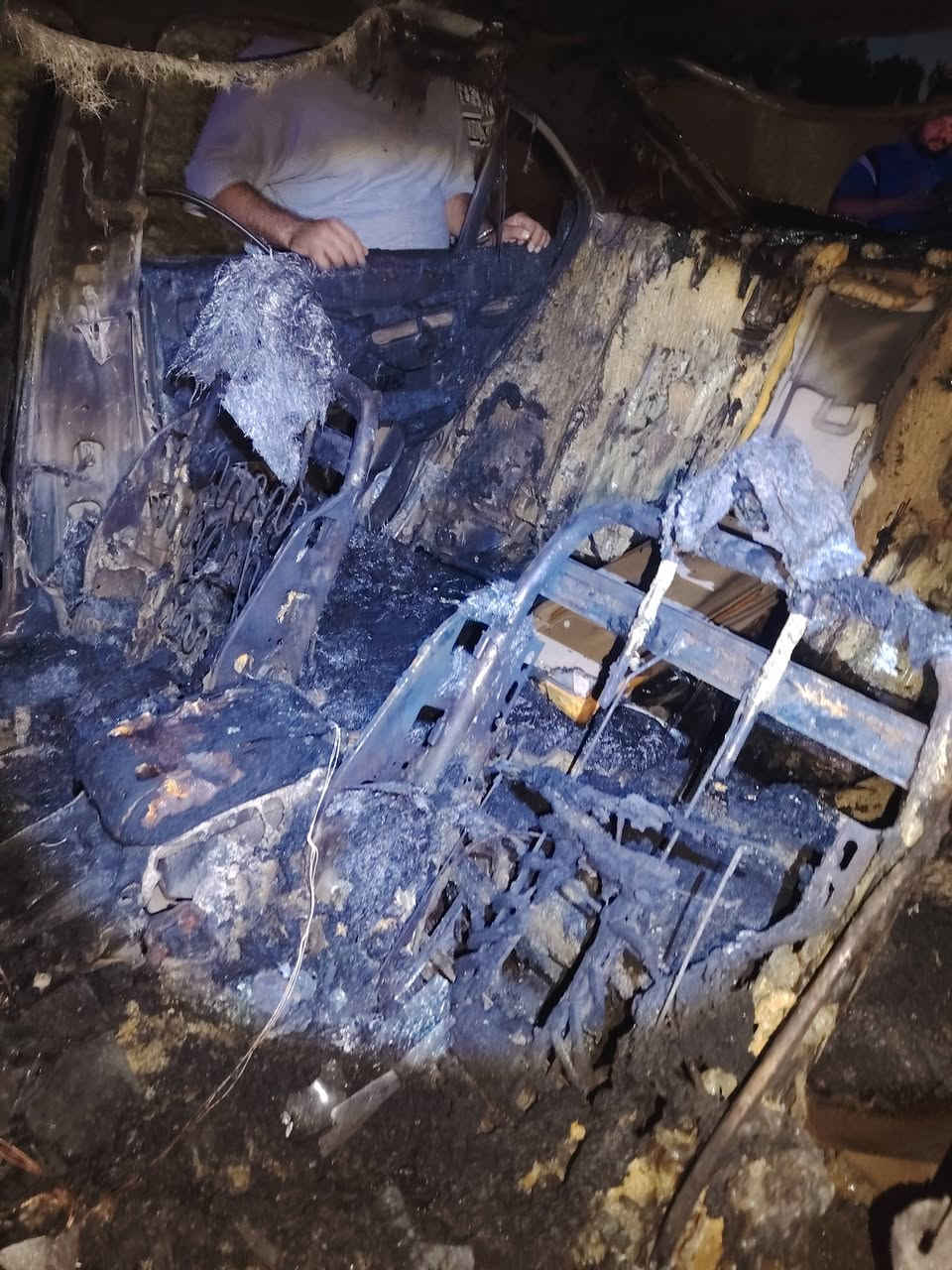 سلام عليكم عندي سيارتي بارحه حتركت شوفر ابيكا ٢٠٠٩ لون صفره عنوان بغداد قرب مرور الحسينيه بس داخله حترك مكينه مابيه شي بس غرفت سياره سعر خاص *********** هذا رقمي سياره بسمي
