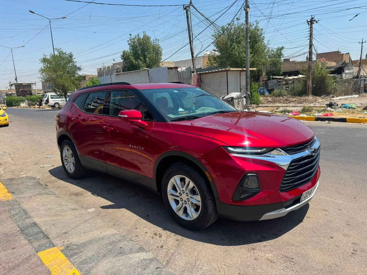 سلام عليكم 
للبيع او مراوس حسب القناعه 
بلايزر موديل 22
رقم اربيل تحويل فقط ب اسمي 
مواصفات بصمه تشغيل 
بصمت ابواب 
صندوق كهرباء
توقف ذاتي 
نقطه عمياء
حساسات امامي خلفي 
شاشه جبيره 
رادار 
كشن كهرباء 
وباقي المواصفات المعروفه 
بيه صبغ باب خلفي فقط 
مكان السياره بغداد 
*********** بغداد, العراق
