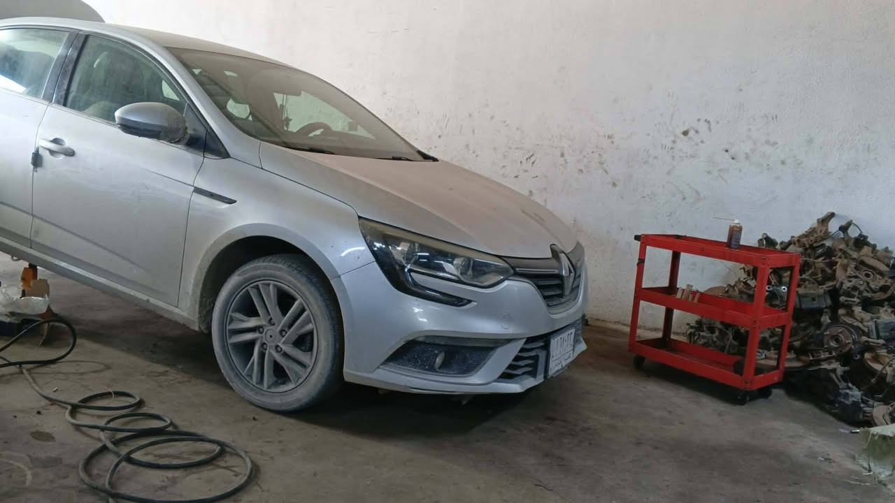 السلام عليكم عليكم رينو ميكان للبيع موديل  2١  بيها هذا الحادث فقط الباقي كفالة المكان البصرة ابيعها على وضعها.....
باقيلها سنه وتصير حرة..


**إذا كنت صاحب هذا الإعلان وتريد حذفه لأي سبب، رجاءا أرسل رسالة إلى الدعم الفني**