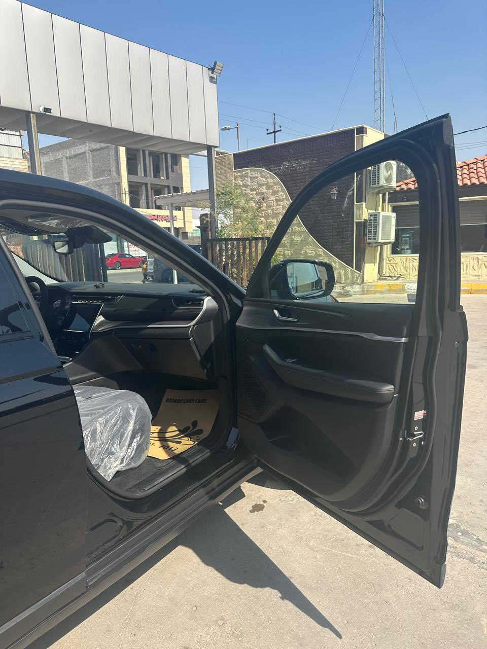 السلام عليكم
جيب كراند شيروكي
الموديل 2023
لون اسود
بدون رقم وكالة خاصة 
تترقم جميع المحافظات 
4x4
حجم المحرك 6 سلندر
V6
5راكب 

مواصفات 
شاشة
تحكم استيرن
كشنات حضن
تدفئة تبريد 
باقي المواصفات معروفه

وارد امريكي
حادثها فقط التاير واكع بدون اي ضرر
وايرباك الدركه ضارب 

وبالعراق الچاملغ الخلفي 
كد شبر بيه بارد وكلير بدون معجون
ولا كص كلش خفيف 

كاملة السيارة للاخير ان شاء الله
وما ناقصها شي 
كير محرك 
تبريد
حدادة
تايرات 
كل شي جديد 
ماشية 80 الف كيلو 

موقع السيارة 📍
البصرة مدينة السعفة او الجمعيات
شارع 60

للاستفسار
***********
