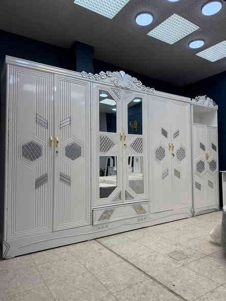 السعر: مليون دينار فقط غرفة جديدة و جاهزة
📞 للحجز والاستفسار واتساب: ***********

🛏️ غرفة نوم فخمة – خشب خفيف سوكي درجة اقتصادية طابق واحد
•خشب داخل معاكس 3ملم – خارج تحفير SNS انديف 5ملم
• صبغ حراري درجة أولى
• كنتور 6 أبواب – 9 قطع كاملة
• السرير بلاويد أسود (6 أرجل)
• قياس الكنتور: ارتفاع 2.40 × عرض 3.20

✨ الإضافات:
• دوشك: 135 ألف
• شازلون مقعد: 50 ألف
• شازلون مخزن: 75 ألف
• طابورية: 15 ألف
• زاوية تصميم كنتوري بنفس ارتفاع الكنتور

🚚 التوصيل:
• بغداد: توصيل وشد مجاني (الأطراف 50 ألف)
• المحافظات: حسب البعد
