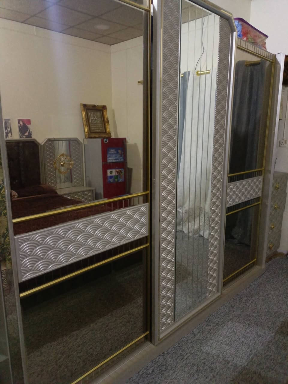 غرفه تركيه جديده استعمال قليل كلش نضيفه
عشر قطع + دوشك جديد 
الشراي يتصل 
***********
