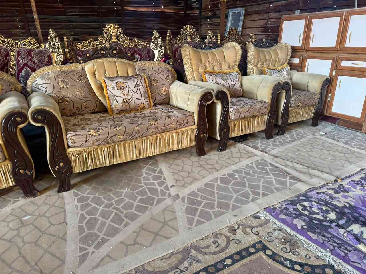 ش تخم زان نظيف 10مقاعد السعر ٢٥٠رقمي ***********
