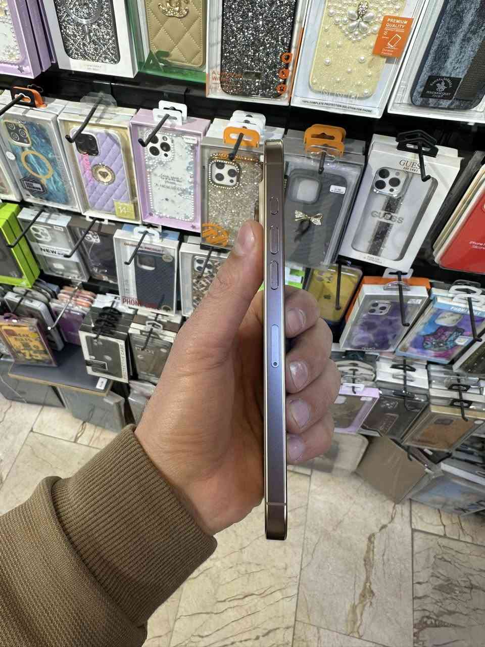 السلام عليكم
Iphone 16 pro max 256GB
نظافة 90‎%‎
بطارية 100
مكفول من التصليح ومن أي خلل
باكيت وكيبل أصلي
بي شخط خفيف بالشاشة وضربة خفيفة بالشاصي مثل ما موضحة بالصورة
 عربي شرق أوسط ضمان ماستر
السعر مليون و300
مكاني بغداد العامرية
***********
لا يوجد توصيل
