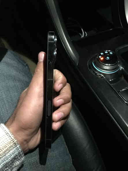 السلام عليكم 
13 برو ماكس للبيع 

مستبدل شاشه وضهر مفطور 

ذاكره 256

بطاريه 81

فيس إيدي شغال 

جهاز كله شغال ع فحص 

السعر 490 ألف فقط 

مكاني رمادي 

***********
