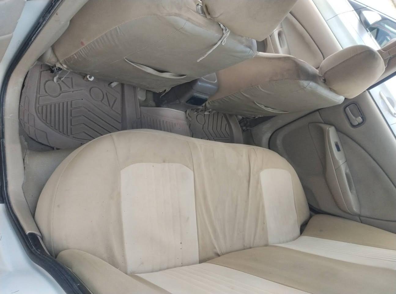 سيارة سني 2009 للبيع 

سياره بيها قطعتين بدون
 دواخل 
كير محرك 
تبريد تدفئة شرط 
سنويه لل 29 
محرك اسود 
كير عادي 
رقم انبار انكليزي 
السعر 83 وبيها مجال 
ترهم مراوس 
للأستفسار ألاتصال على الارقام 
***********
***********
