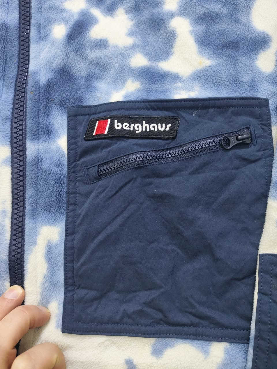 Berghaus ✔️✔️
باله اورجنال %100
نظافة %100 
 L القياس 
60cm عرض الصدر
70cm الطول  
يتوفر توصيل 6 الاف لجميع محافظات العراق 🚙


**إذا كنت صاحب هذا الإعلان وتريد حذفه لأي سبب، رجاءا أرسل رسالة إلى الدعم الفني**
