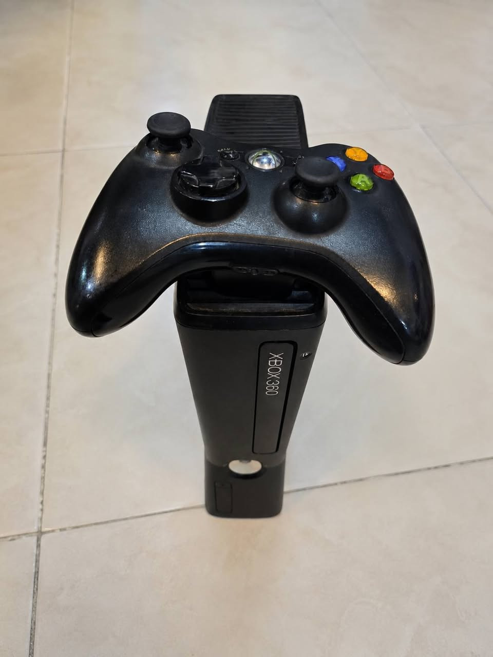 XBOX360 هارد 250 العاب كامله معا 2 يده للبيع السعر 120 للتواصل ***********
